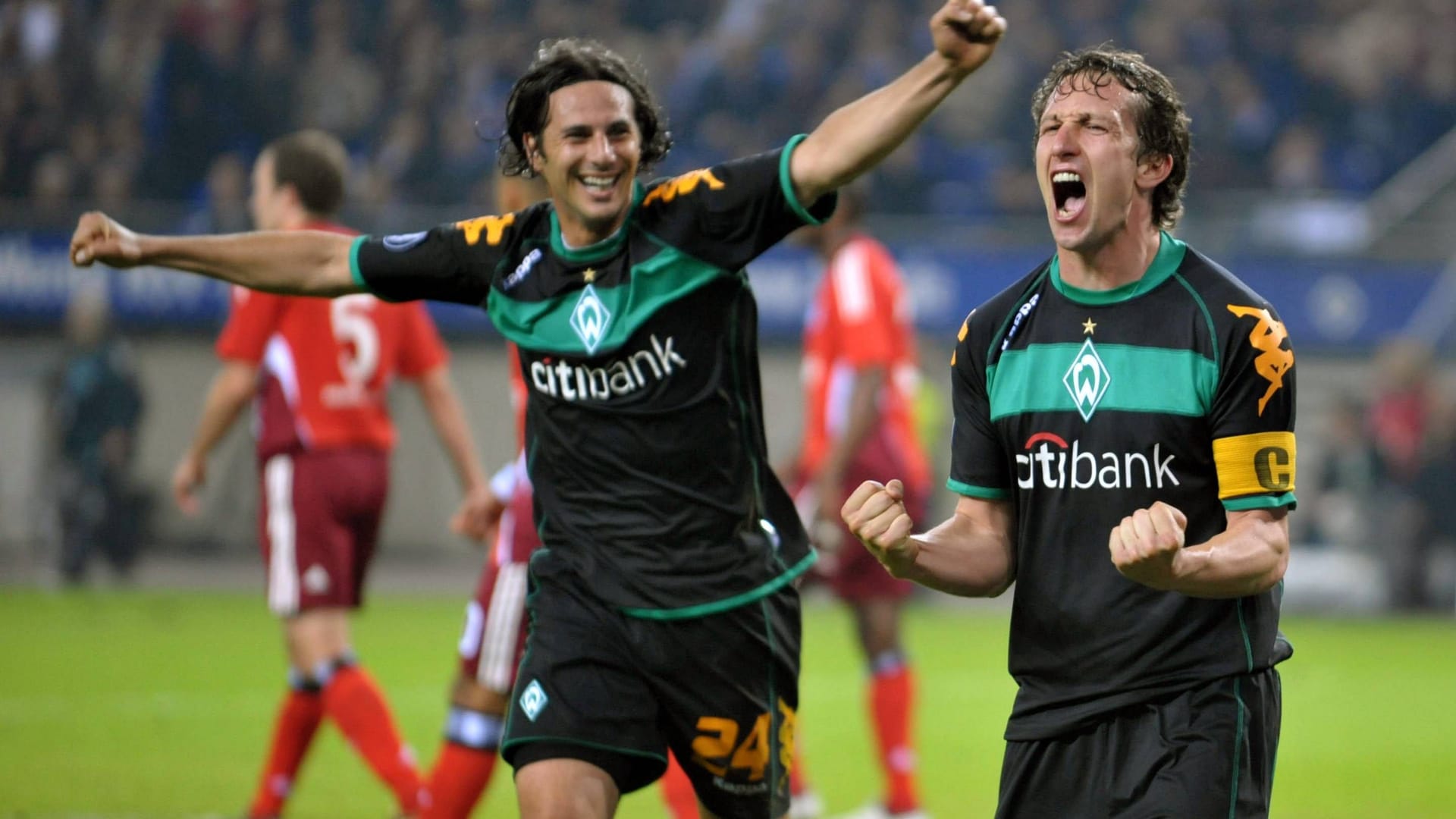 Riesige Freude an der Weser (Archivbild): Frank Baumann (r.) schoss Werder Bremen 2009 ins Uefa-Cup-Finale, Claudio Pizarro jubelte mit. Riesige Freude an der Weser (Archivbild): Frank Baumann (r.) schoss Werder Bremen 2009 ins Uefa-Cup-Finale, Claudio Pizarro jubelte mit.