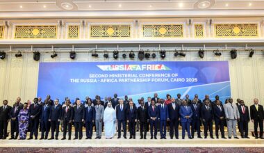 Delegierte des Russland-Afrika-Partnerschaftsforums in Kairo posieren für ein Gruppenfoto.