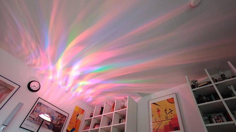 Mit der Uplighter Stehleuchte präsentiert Govee eine außergewöhnliche Stehlampe. Sie zaubert tolle Animationen an die Decke, kann aber dank einer zweiten Leuchte auch als einfache Leselampe genutzt werden. Aktuell ist sie zum neuen Tiefstpreis für 140 Euro statt 180 Euro (- 22 Prozent) erhältlich.