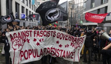 Die PFLP-Vorfeldorganisation Samidoun auf einer antisemitischen Demonstration in Frankreich