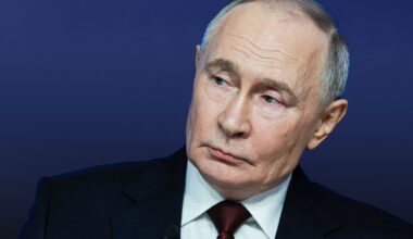 Der russische Präsident Wladimir Putin hält jedes Jahr zum Jahresende eine live im Fernsehen übertragene Telefonkonferenz und Pressekonferenz im Gostiny Dvor ab