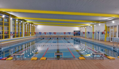 Zwischen Frühstück und Gänsebraten zum Schwimmen in die Sportbäder