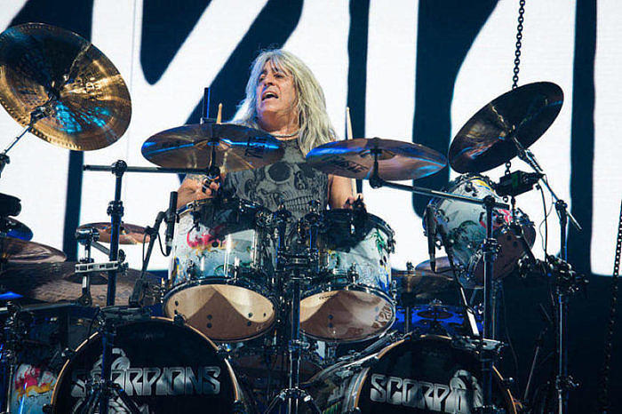 Mikkey Dee blickt auf Nahtoderfahrung 2024 zurück