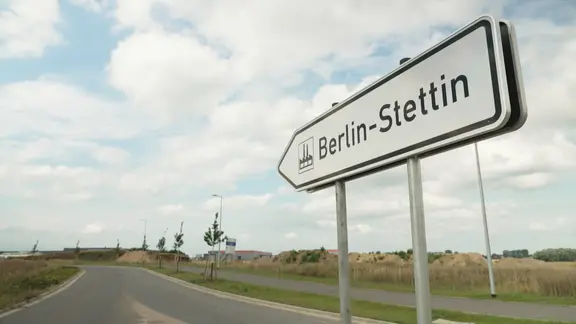 Straßenschild Gewerbepark Berlin-Stettin in Pasewalk