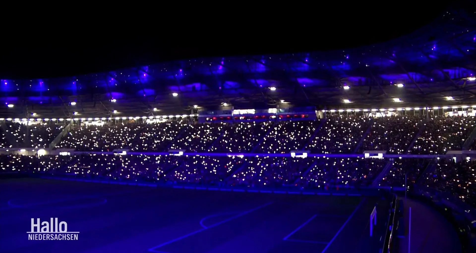 Weihnachtliches Stadionsingen in Hannover - NDR.de