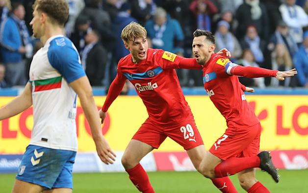 Rettete Holstein Kiel beim 1. FC Magdeburg einen Punkt: Steven Skrzybski traf per Traumtor aus 20 Metern zum 3:3-Ausgleich.