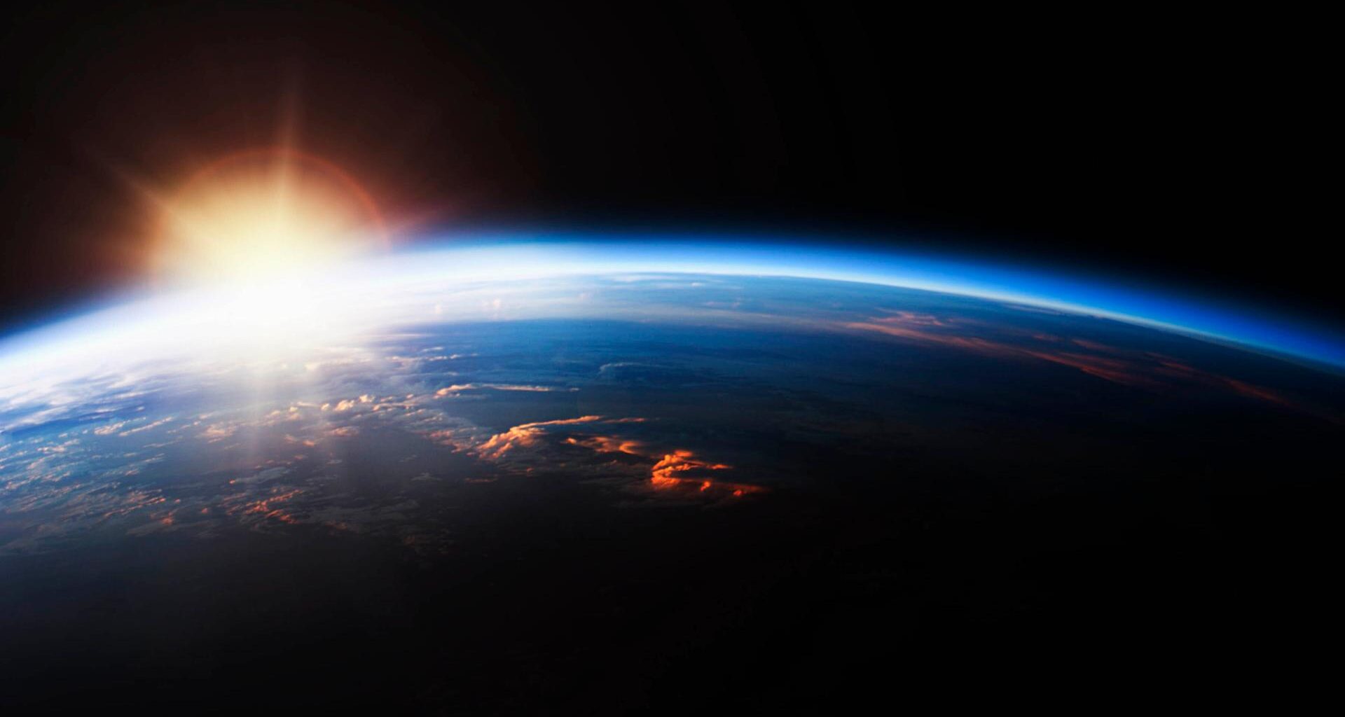 Sonnenaufgang über der Erde