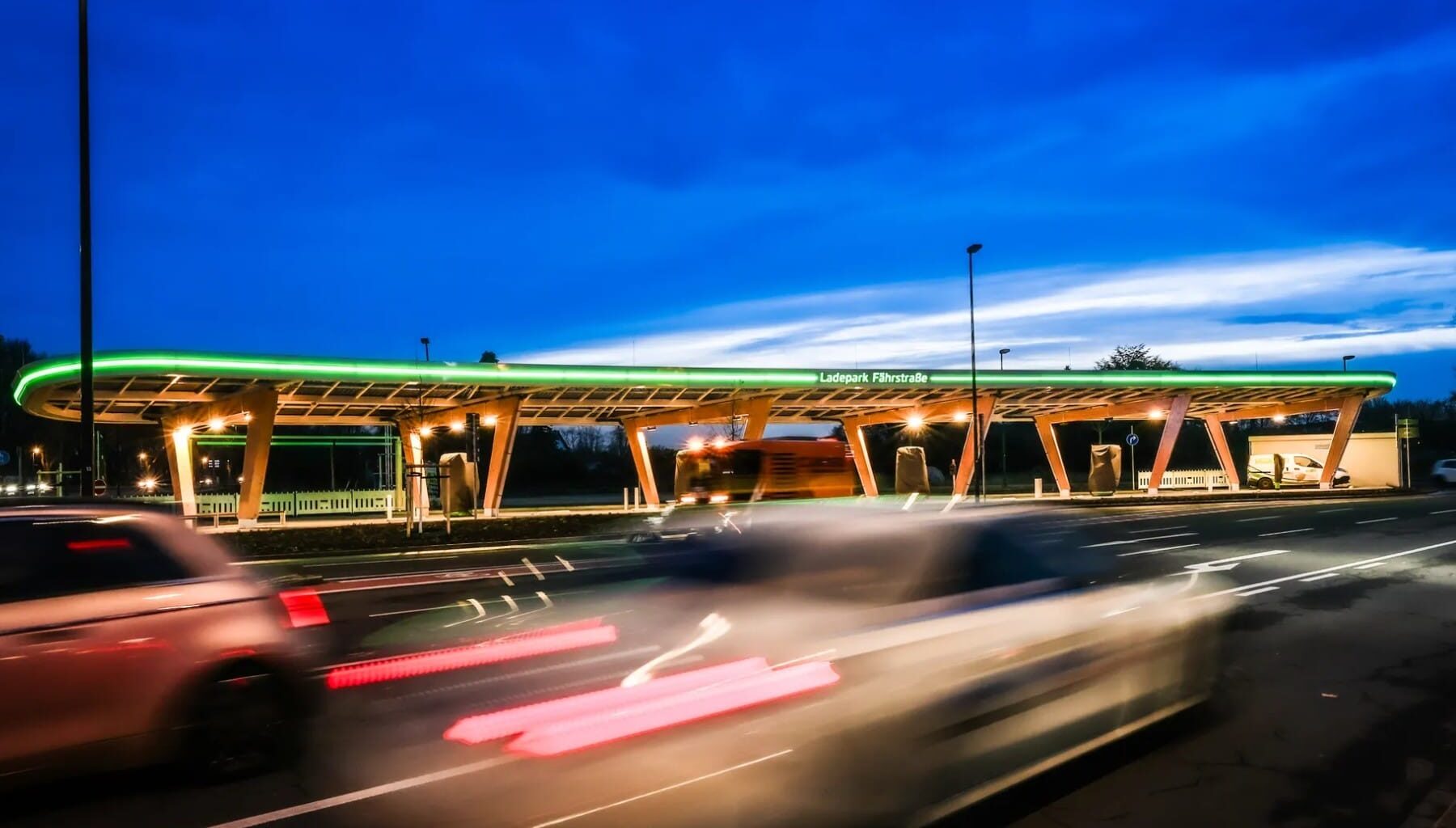 Stadtwerke Düsseldorf eröffnen überdachten Schnellladepark