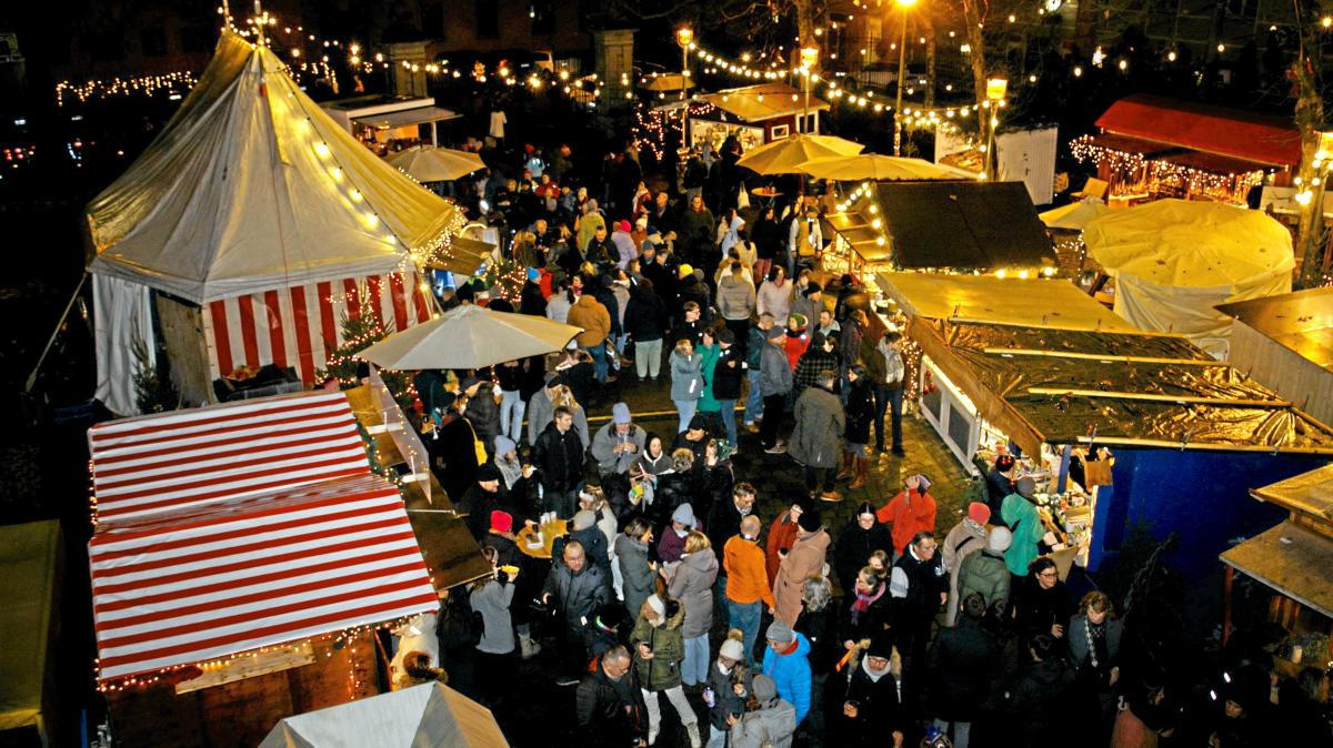 Weihnachtsinsel am Zeughaus in Augsburg lockt Familien mit entspanntem Flair