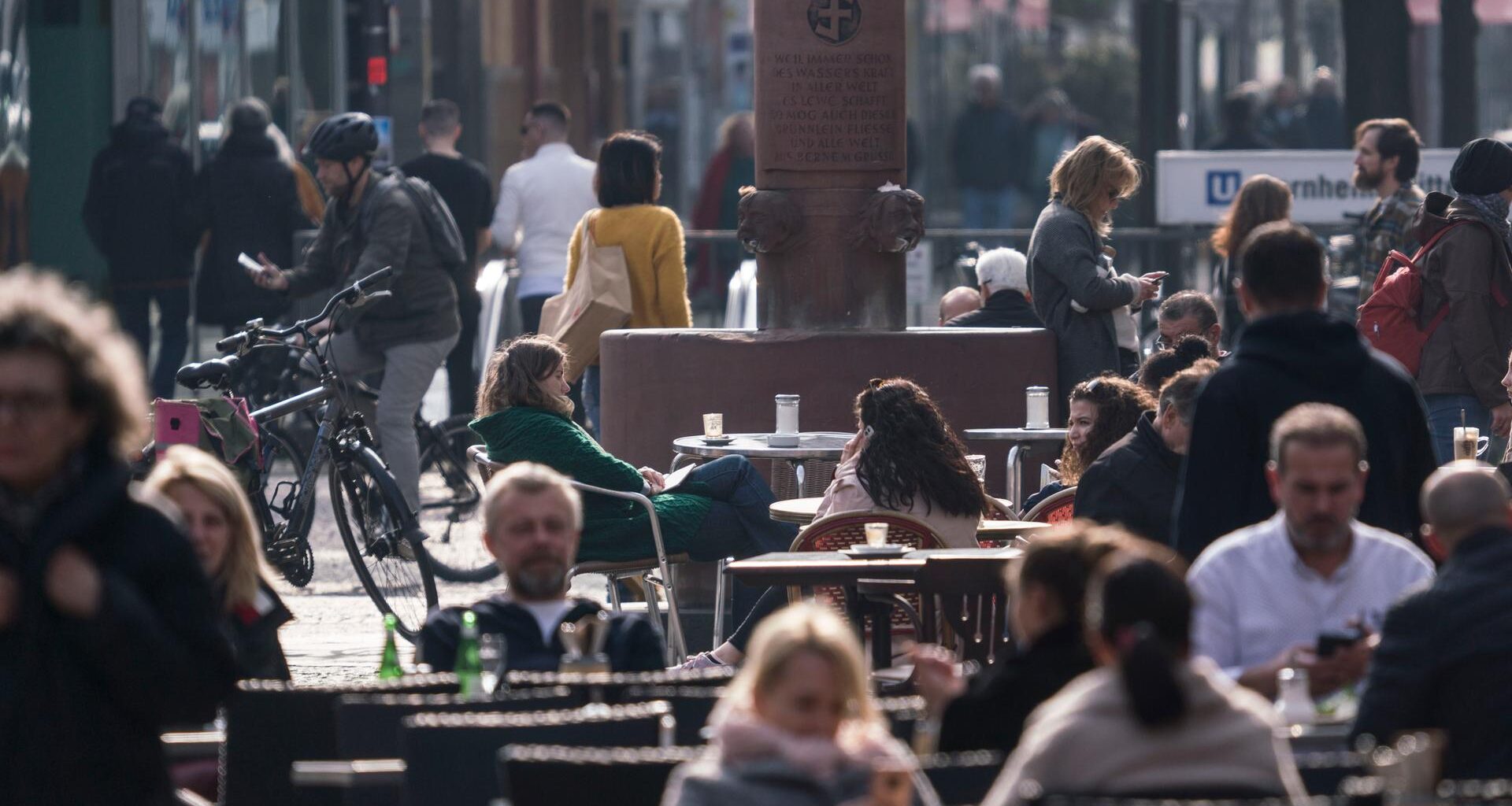 Hessen am Abend: Frühlingsgefühle vor Weihnachten - und gute Nachrichten für die Euro-Skulptur-Fans