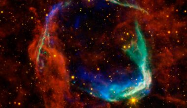 Eine bunte Illustration zeigt den Überrest eines explodierten Sterns in gut 9000 Lichtjahren Entfernung,  in Falschfarben dargestellt.