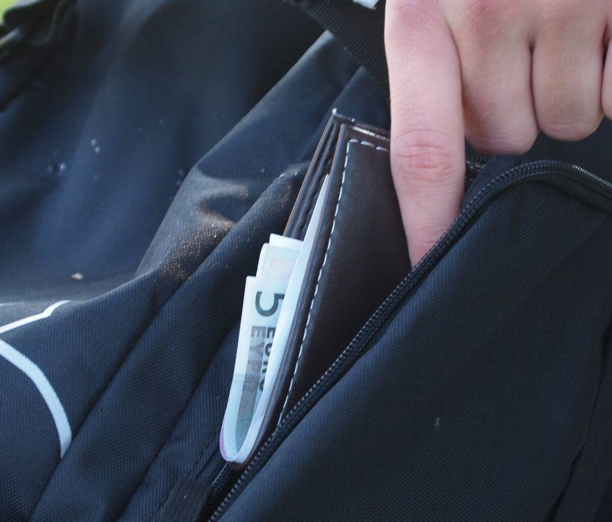 Im Weihnachtstrubel: Bonner Politzei warnt vor Taschendieben