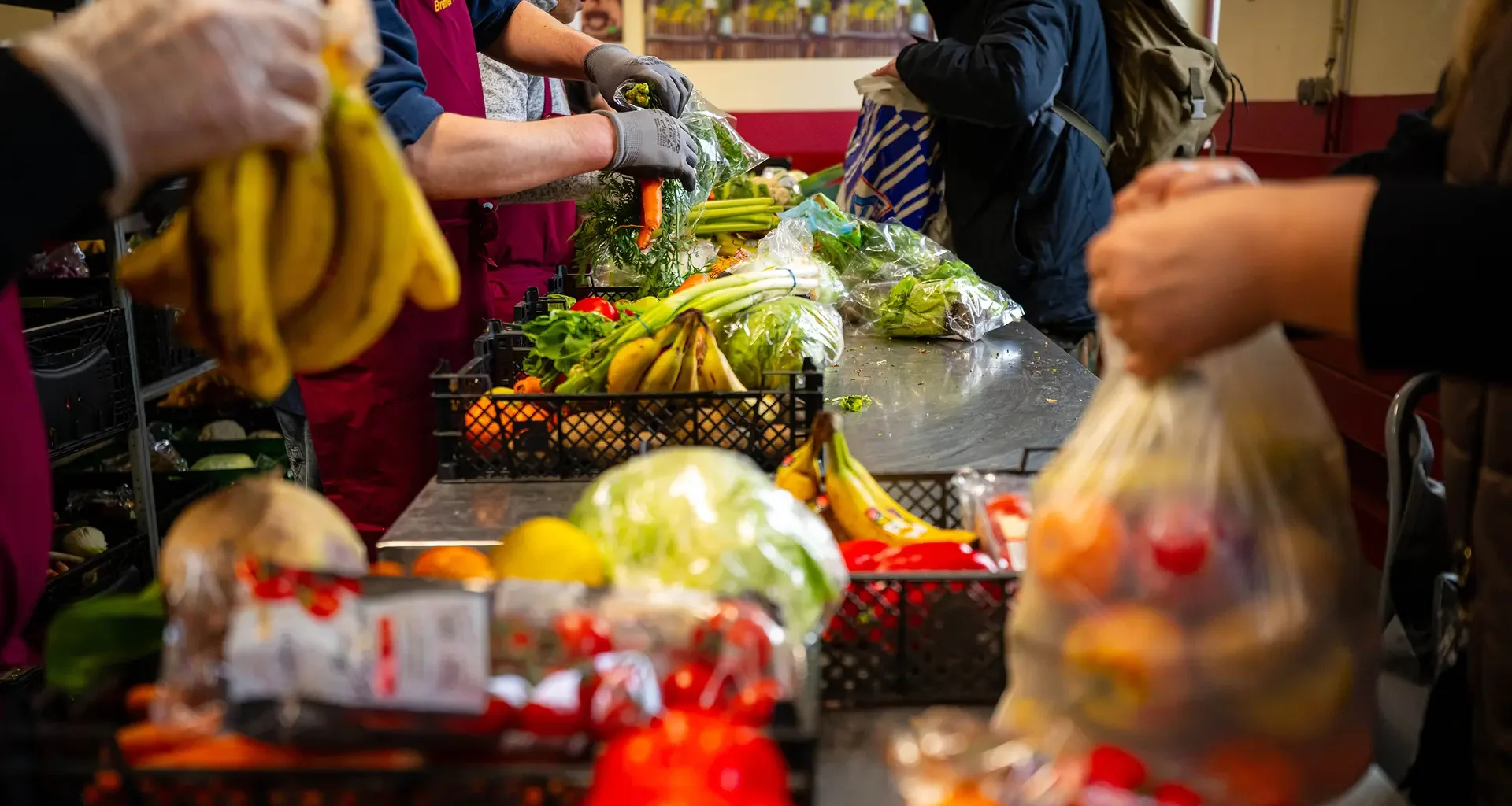 Tafeln verzeichnen weniger Lebensmittelspenden | ndr.de