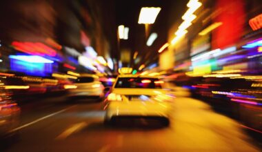 Wiesbaden: Betrunkene Frauen zerren Taxifahrer aus seinem Auto