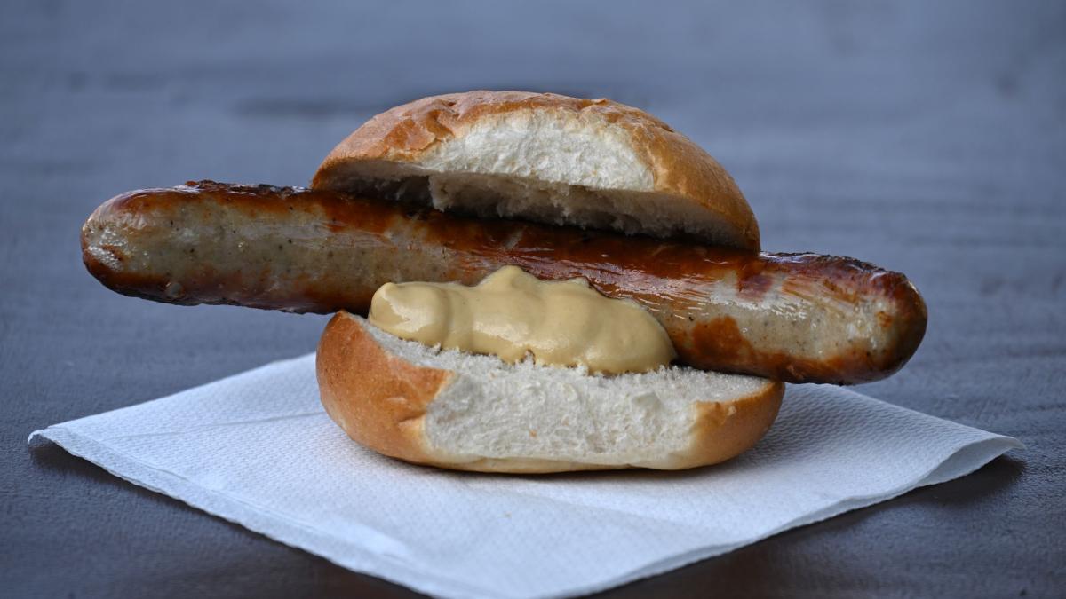 Frau beschmiert Opfer auf Augsburger Stadtmarkt mit Senf und raubt ihn aus