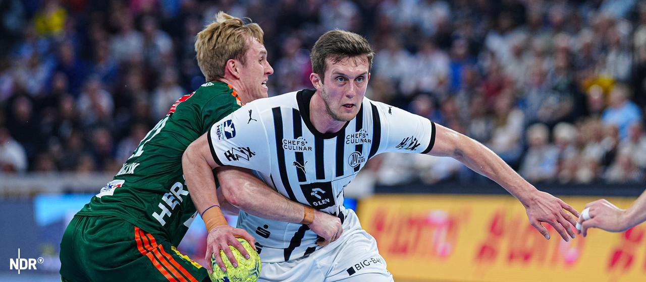 Nikola Bilyk (THW Kiel, r.) und Marian Michalczik (TSV Hannover-Burgdorf)