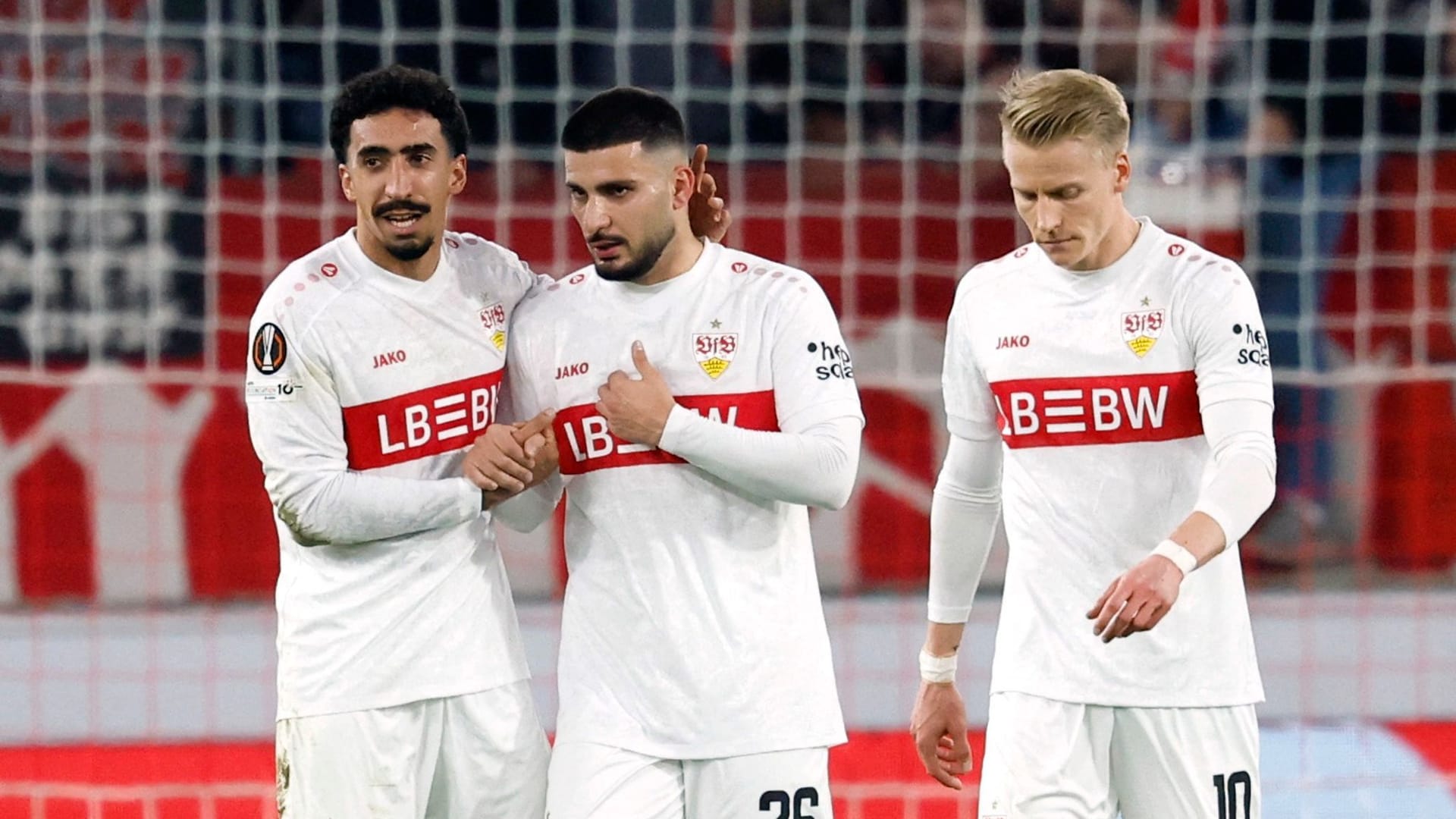 Tiago Tomás (l.), Deniz Undav (M.) und Chris Führich jubeln: Stuttgart siegte souverän gegen Maccabi. Tiago Tomás (l.), Deniz Undav (M.) und Chris Führich jubeln: Stuttgart siegte souverän gegen Maccabi.