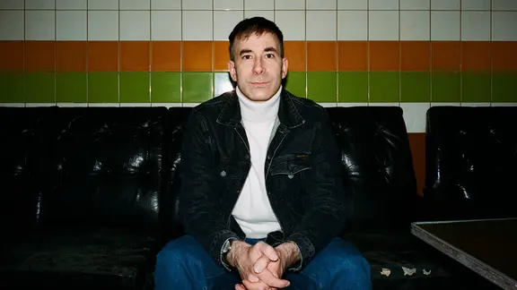 Der Schriftsteller Tijan Sila im Portrait