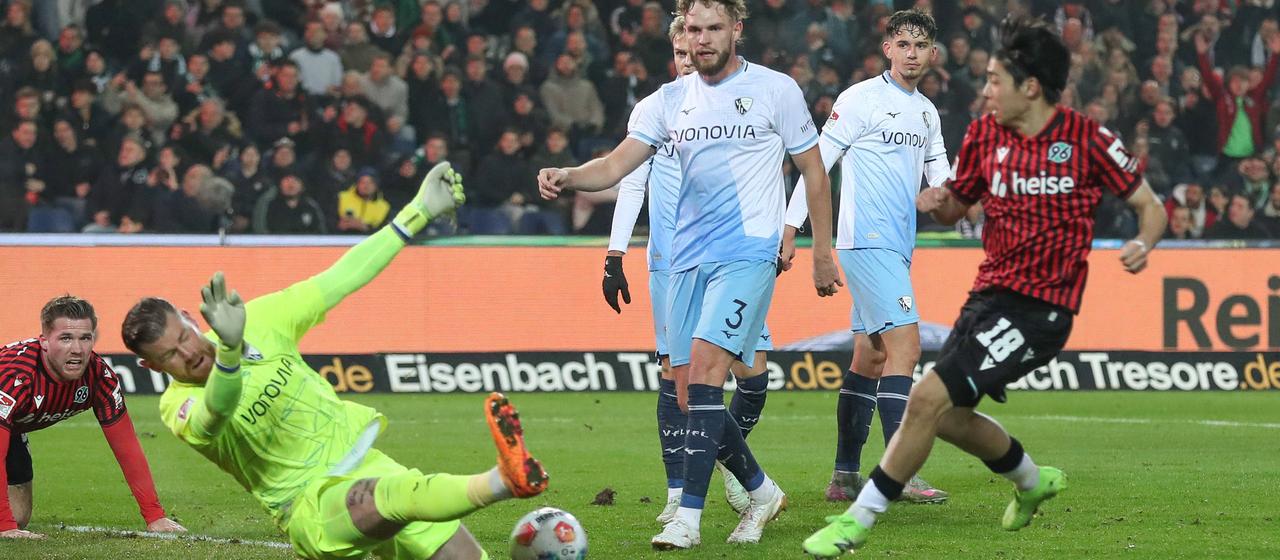 Timo horn wehrt einen Ball ab | dpa Timo horn wehrt einen Ball ab