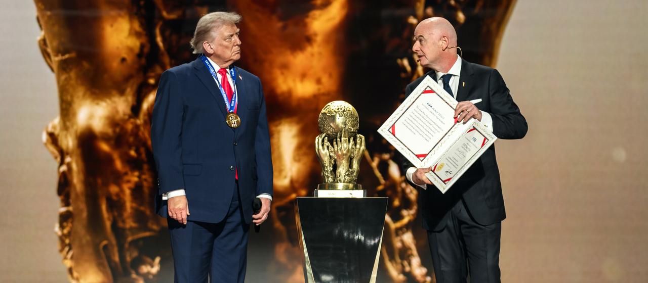 Donald Trump (l.) und Gianni Infantino (r.) | picture alliance / Photoshot Donald Trump (l.) und Gianni Infantino (r.)