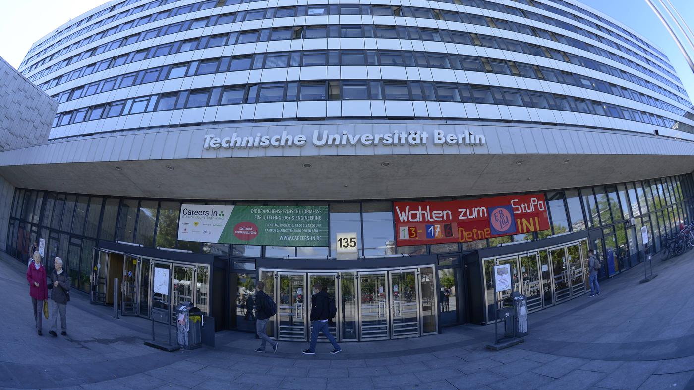 Protestbanner gegen AfD-Jugend an der TU Berlin darf hängen bleiben