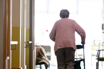Anklage: Dreiste Pflegekraft soll Demenzkranke bestohlen haben