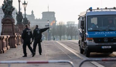 Straßen in Mitte gesperrt, letzte Vorkehrungen am Schloss Bellevue
