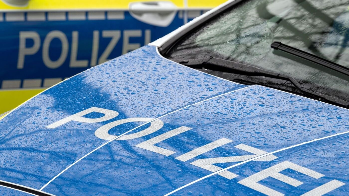 80-Jährige stirbt bei Frontalcrash in Kurve – vier Menschen verletzt