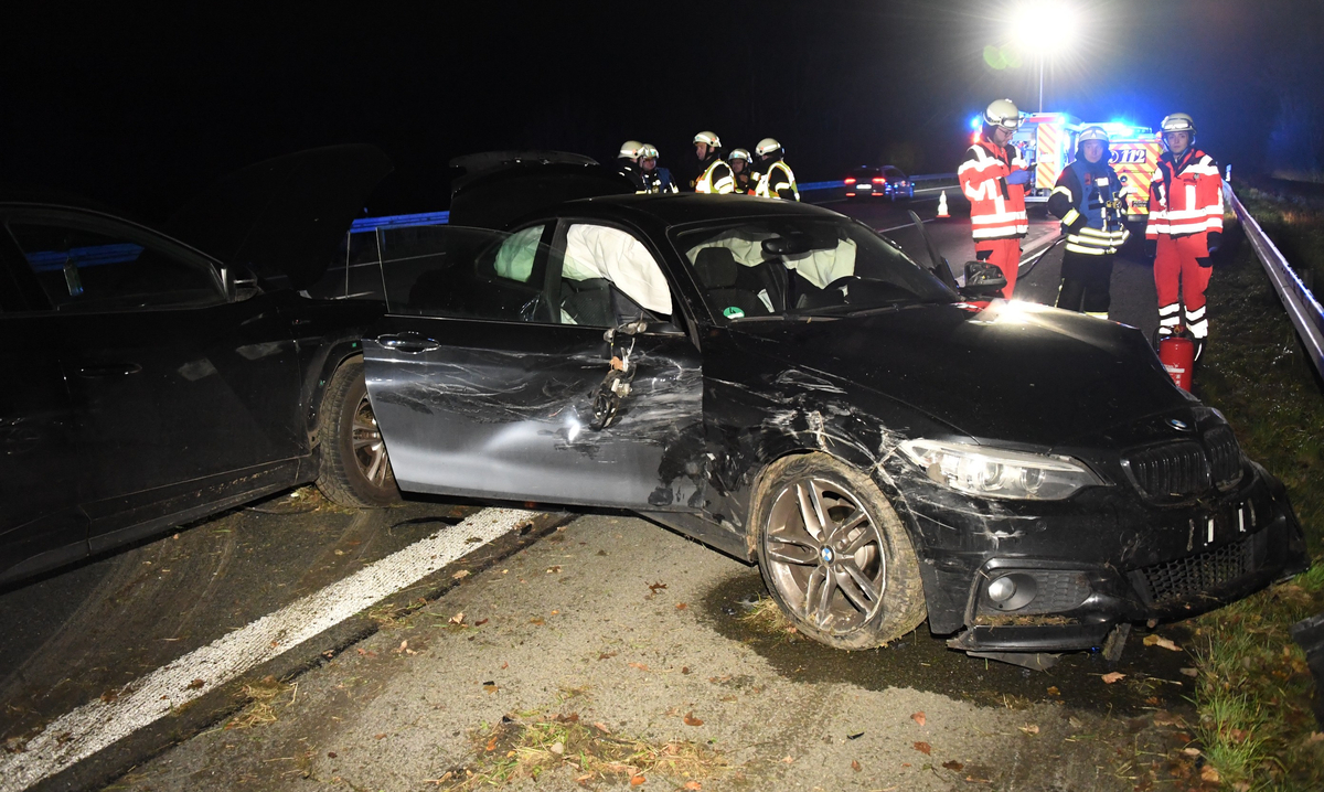 BMW-Fahrer flüchtet nach Unfall auf der A2 bei Verl