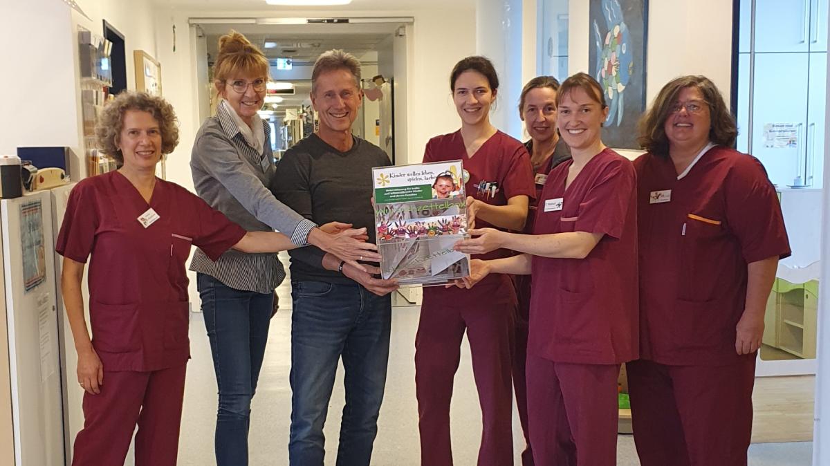 Kinder wollen leben erfüllt Weihnachtswünsche in Kinderklinik Augsburg.