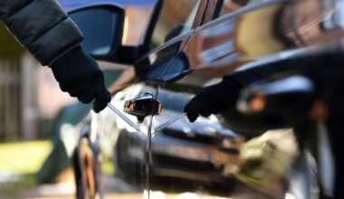 Unbekannte beschädigen zehn Autos – Schaden geht in die Tausende