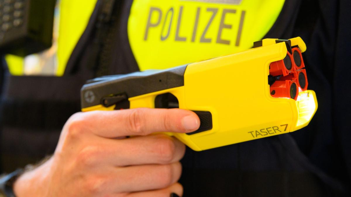Münchner Polizei streckt bewaffneten Mann mit Taser nieder