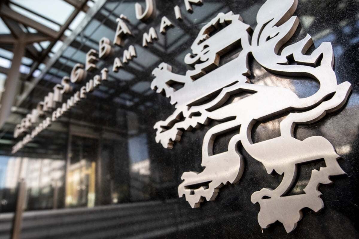 Spionage und Tötungsabsicht? Drei mutmaßliche Kreml-Agenten in Frankfurt vor Gericht