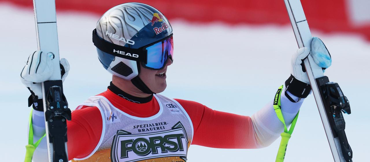 Der Schweizer Franjo Von Allmen jubelt in Val Gardena.