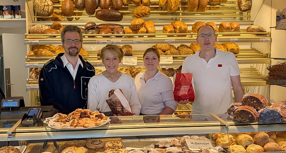 Feuerwehr Wülfrath wirbt auf Brötchentüten um neue Mitglieder