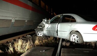 Dortmund: ICE prallt gegen Auto auf Bahnübergang