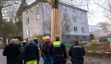 Haus droht einzustürzen – Einsatzkräfte evakuieren Gebäude