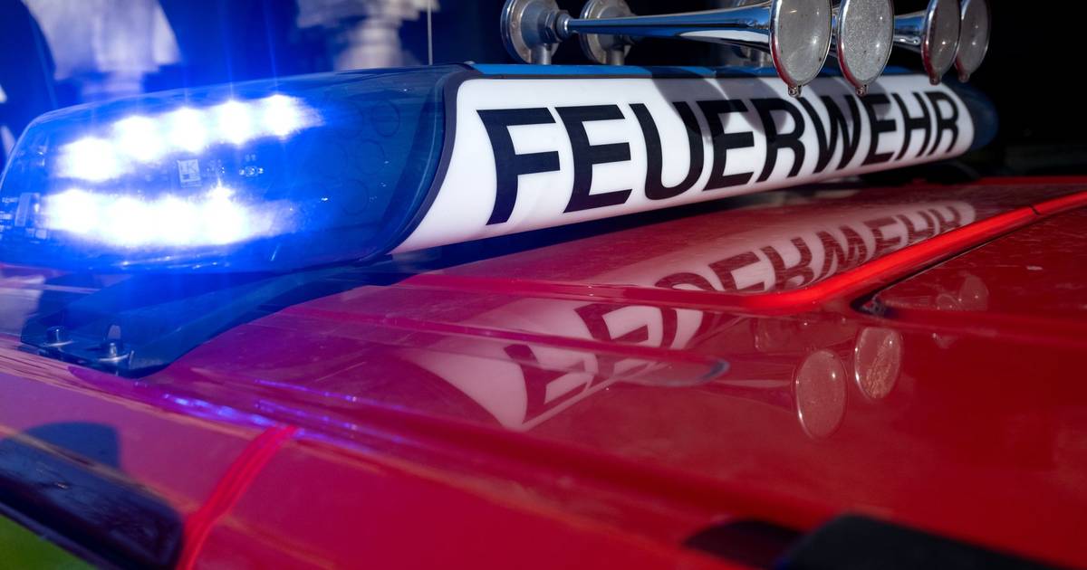 Feuerwehr löscht Brand an Terrasse