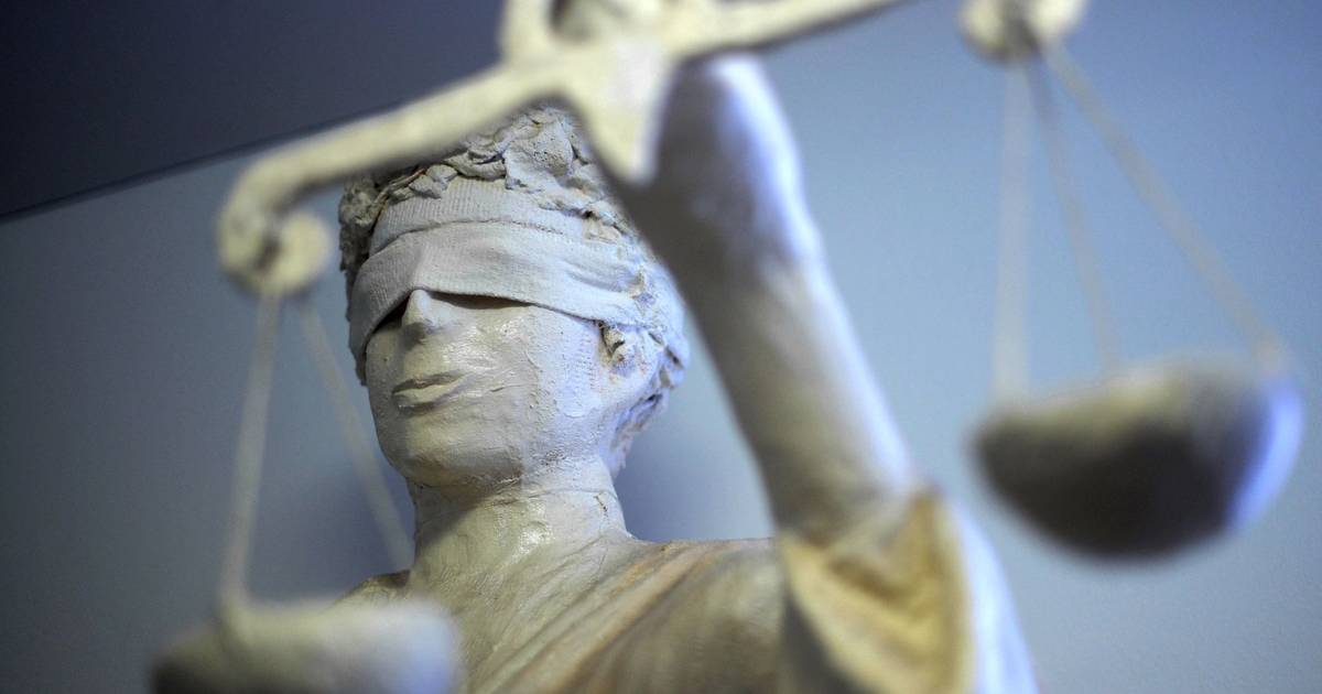 Arbeitnehmer verliert Job nach Tritt Richtung Chef