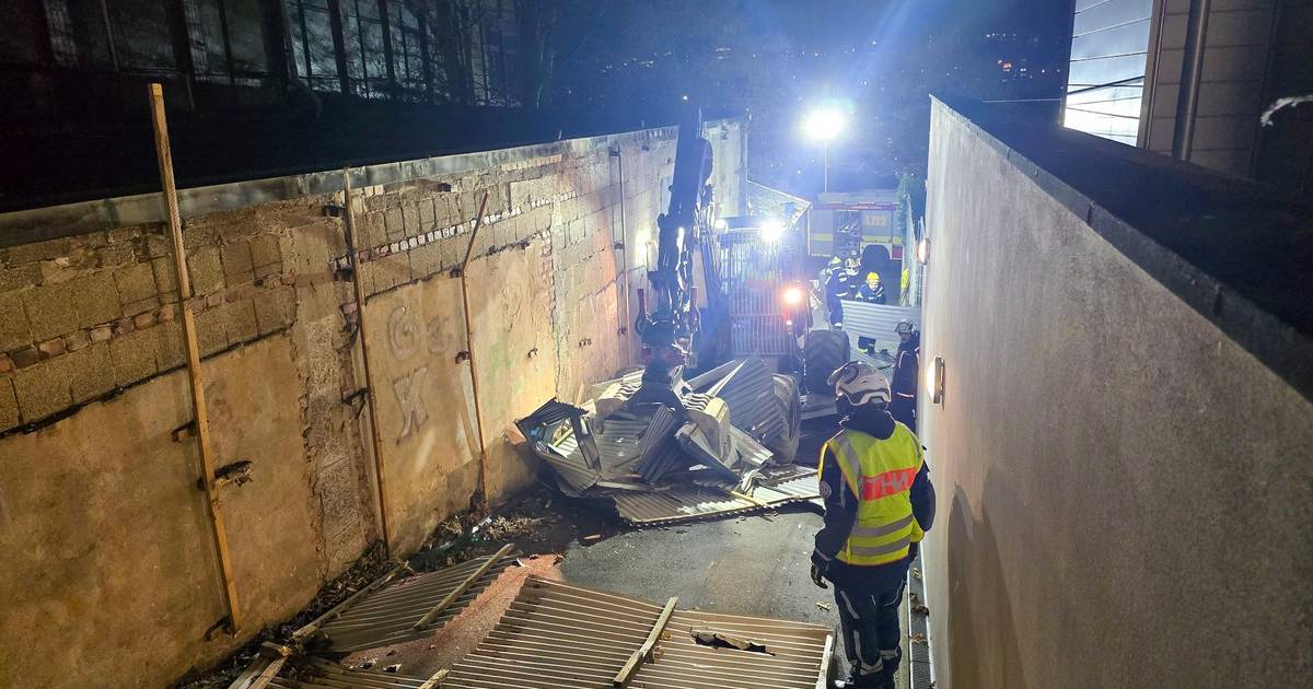 Gelöste Wandverkleidung in Wuppertal-Barmen