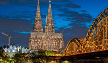 Neues Hängegrüst für den Kölner Dom