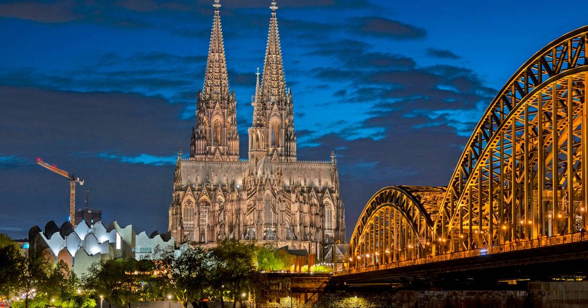 Neues Hängegrüst für den Kölner Dom