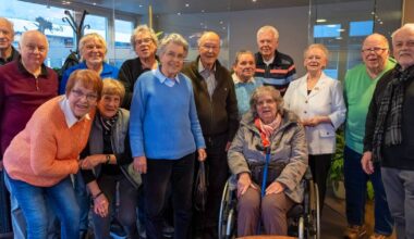 Auch beim 63. Treffen der Volksschüler von der Kleestraße gab‘s ein Wiedersehen mit Lehrer Goebel
