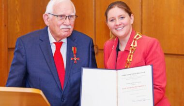 Der Schriftsteller Hermann Schulz hat das Bundesverdienstkreuz erhalten