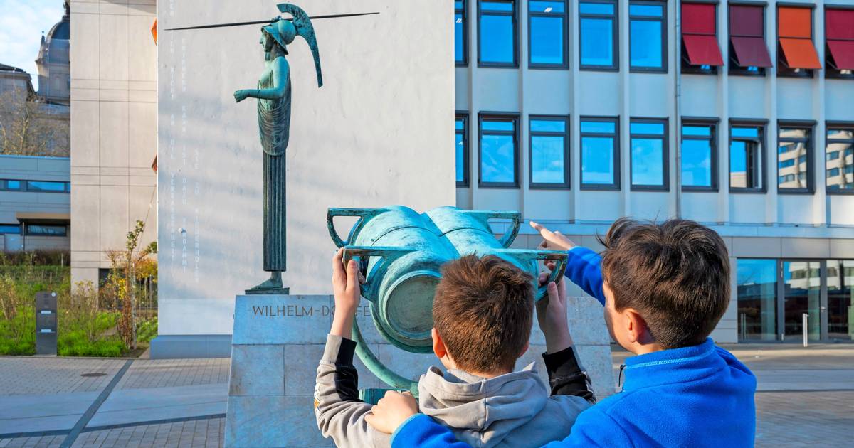 „Pallas Athene“ wird durch Skulptur „Eulensicht“ ergänzt