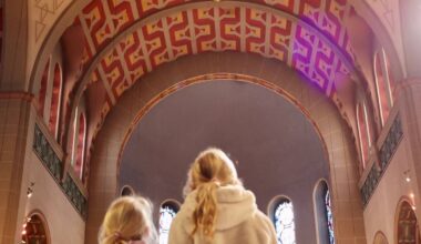Weihnachts-Ballon fällt nach fast genau einem Jahr wieder runter