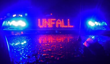 Unfall auf der A61 bei Viersen: Stau und umgestürztes Fahrzeug