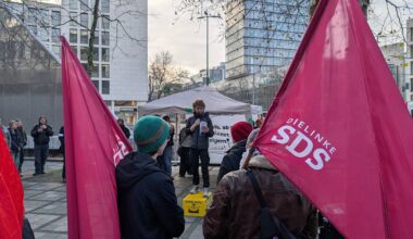 Schüler protestieren gegen den Wehrdienst