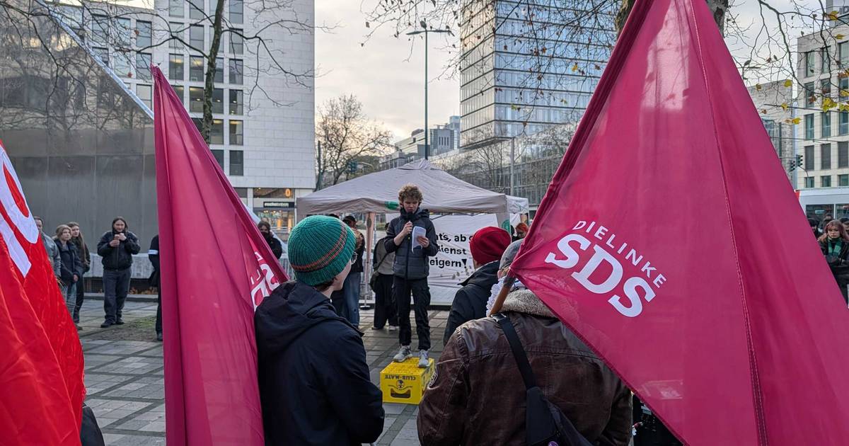 Schüler protestieren gegen den Wehrdienst