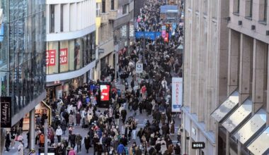 Tag nach Weihnachten in Düsseldorf: Gutes Wetter, volle Stadt